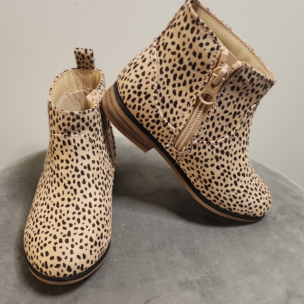Cat & Jack Tan and Black Kids Boots